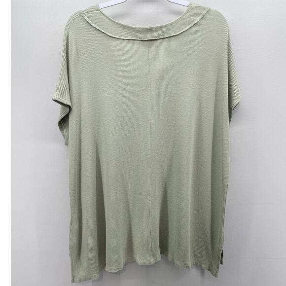 Pink Lilly Sage Light Olive‎ Green Oversized V-Neck Waffle Knit Tee - Picture 2 of 4